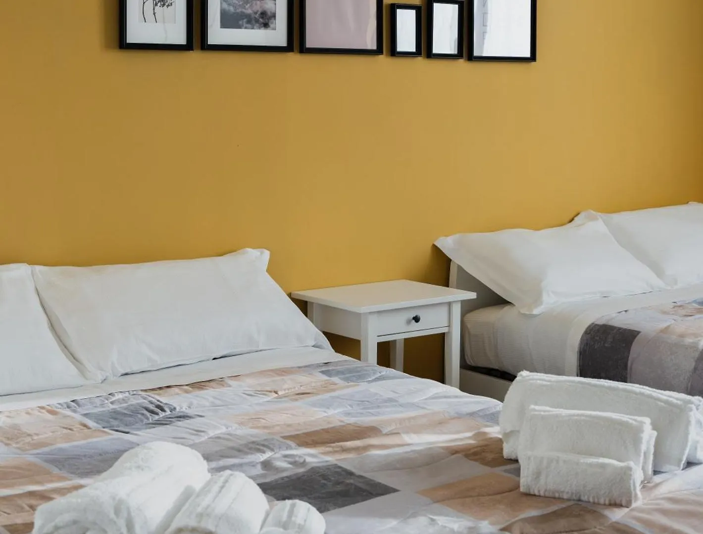Milano Citta Vicino Metro Apartment 0*, Milan